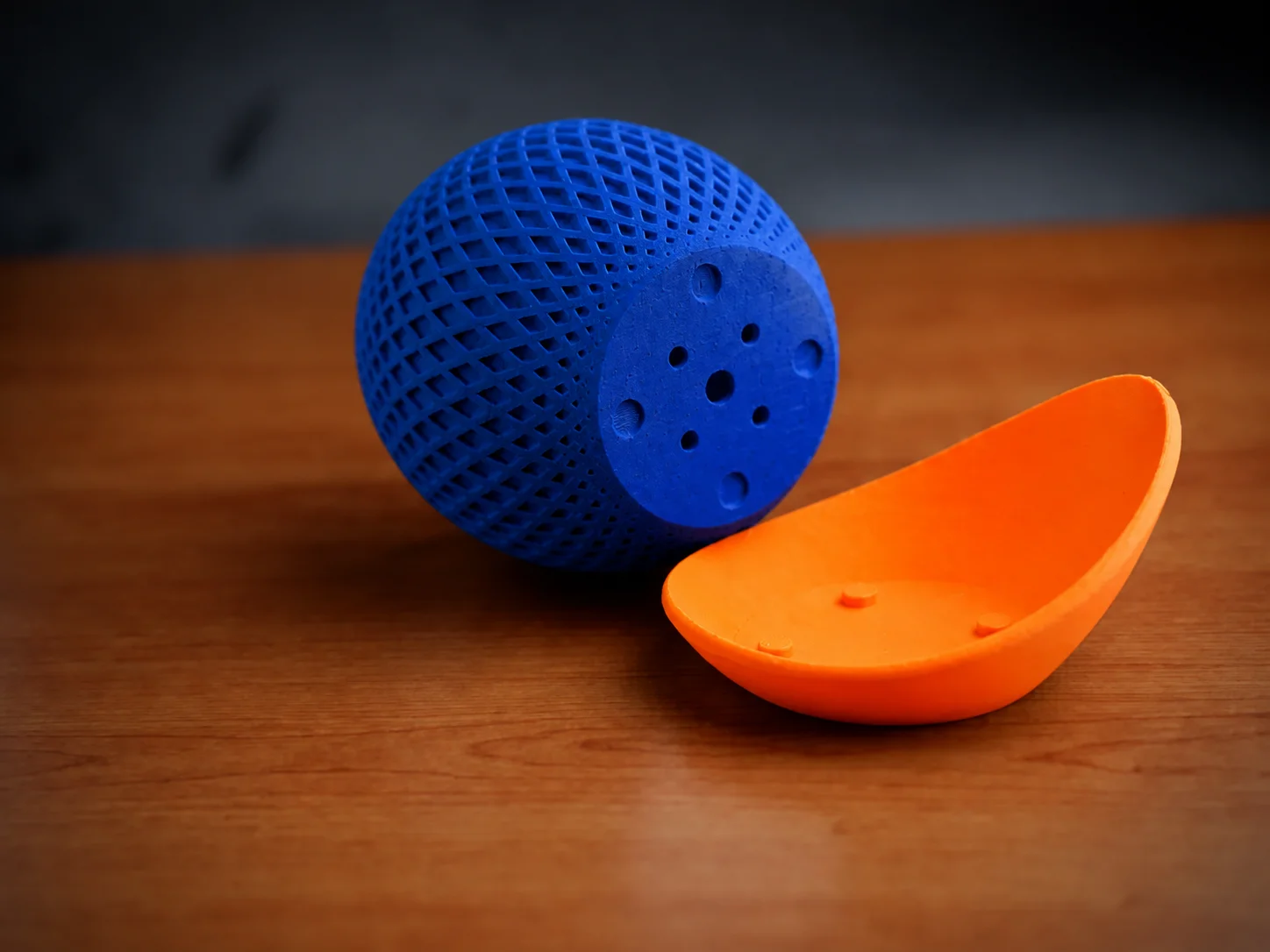 3D Baskı Küre Saksı - Kafes Dokulu İki Parçalı Dekoratif Saksı - Mavi-Turuncu görsel 2