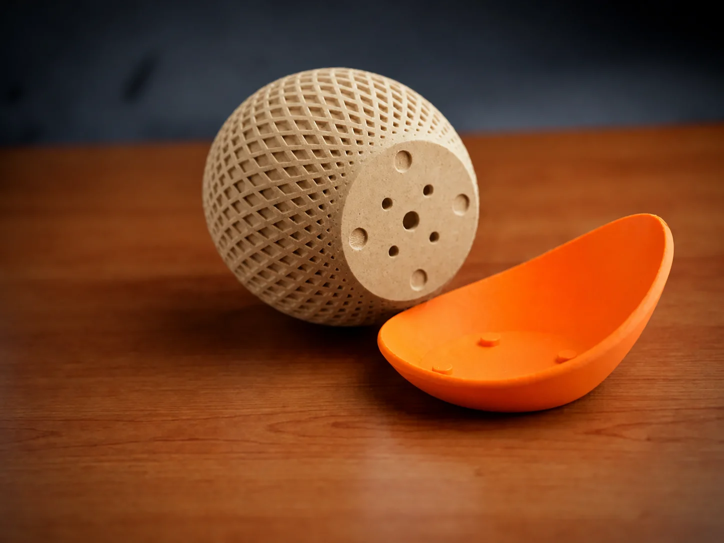 3D Baskı Küre Saksı - Kafes Dokulu İki Parçalı Dekoratif Saksı - Bej-Turuncu görsel 2