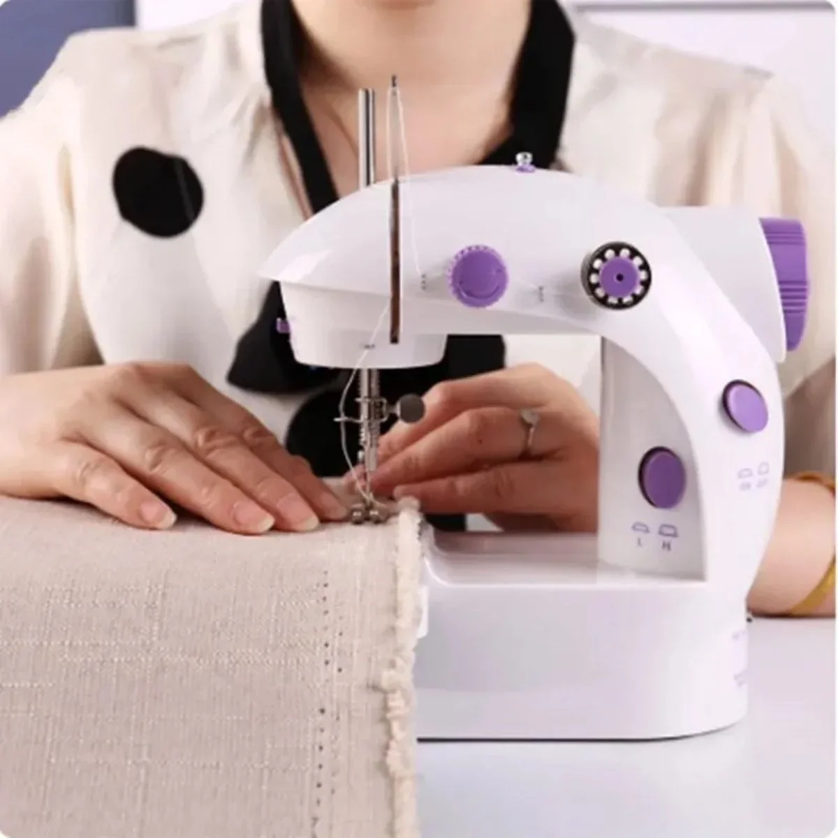 Pratik Taşınabilir Elektrikli veya Pilli Seyahat Tipi Hız Ayarlı Kademeli Dikiş Makinesi görsel 2