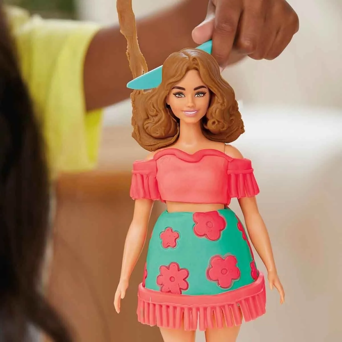 G1360 Play-Doh Barbie Çiçek Desenleri ve Püsküller Hamur Oyun Seti +3 yaş görsel 7