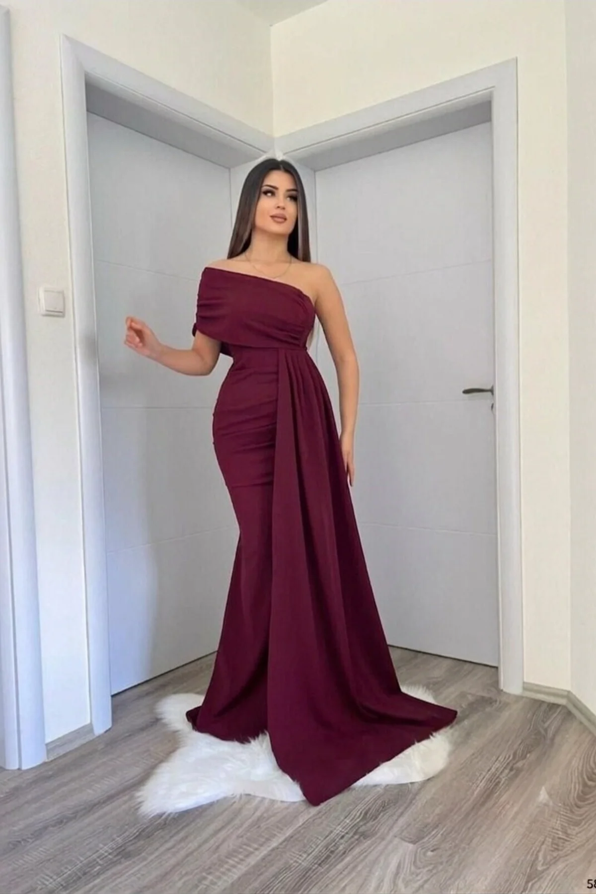 Kadın Tek Omuz Kuyruklu Balık Kesim Abiye Elbise