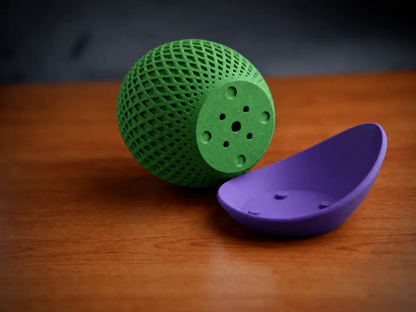 3D Baskı Küre Saksı - Kafes Dokulu İki Parçalı Dekoratif Saksı - Yeşil-Mor görsel 2