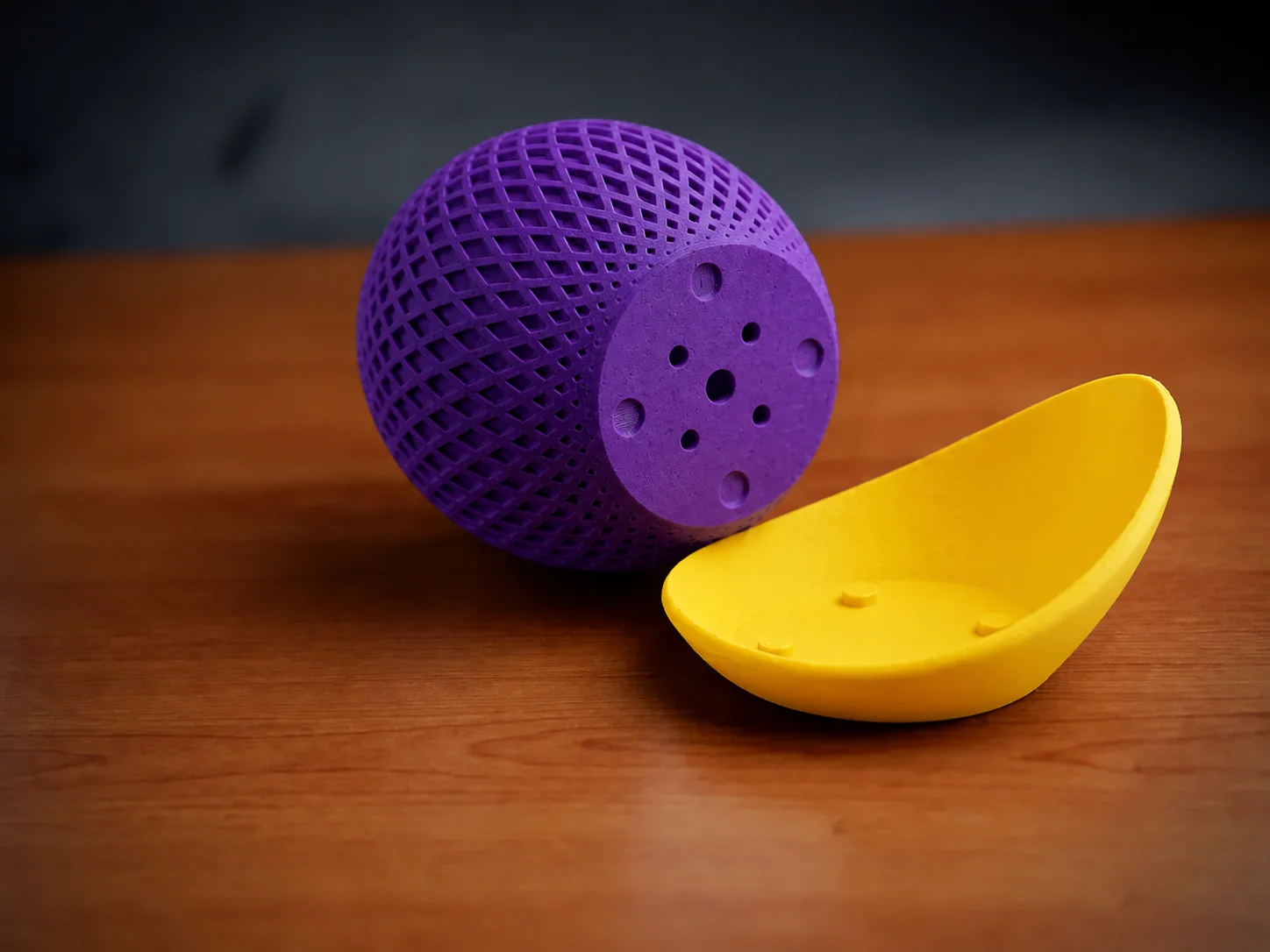 3D Baskı Küre Saksı - Kafes Dokulu İki Parçalı Dekoratif Saksı - Mor-Sarı görsel 2