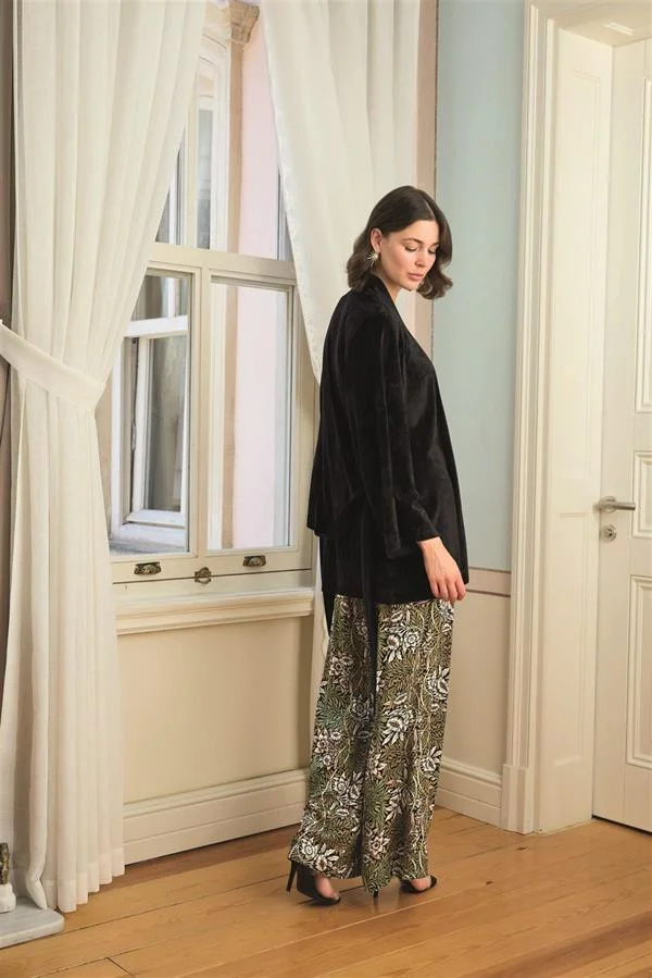 Çiçek Yaprak ve Etnik Desenli Dantelli 3'lü Pijama Takımı görseli