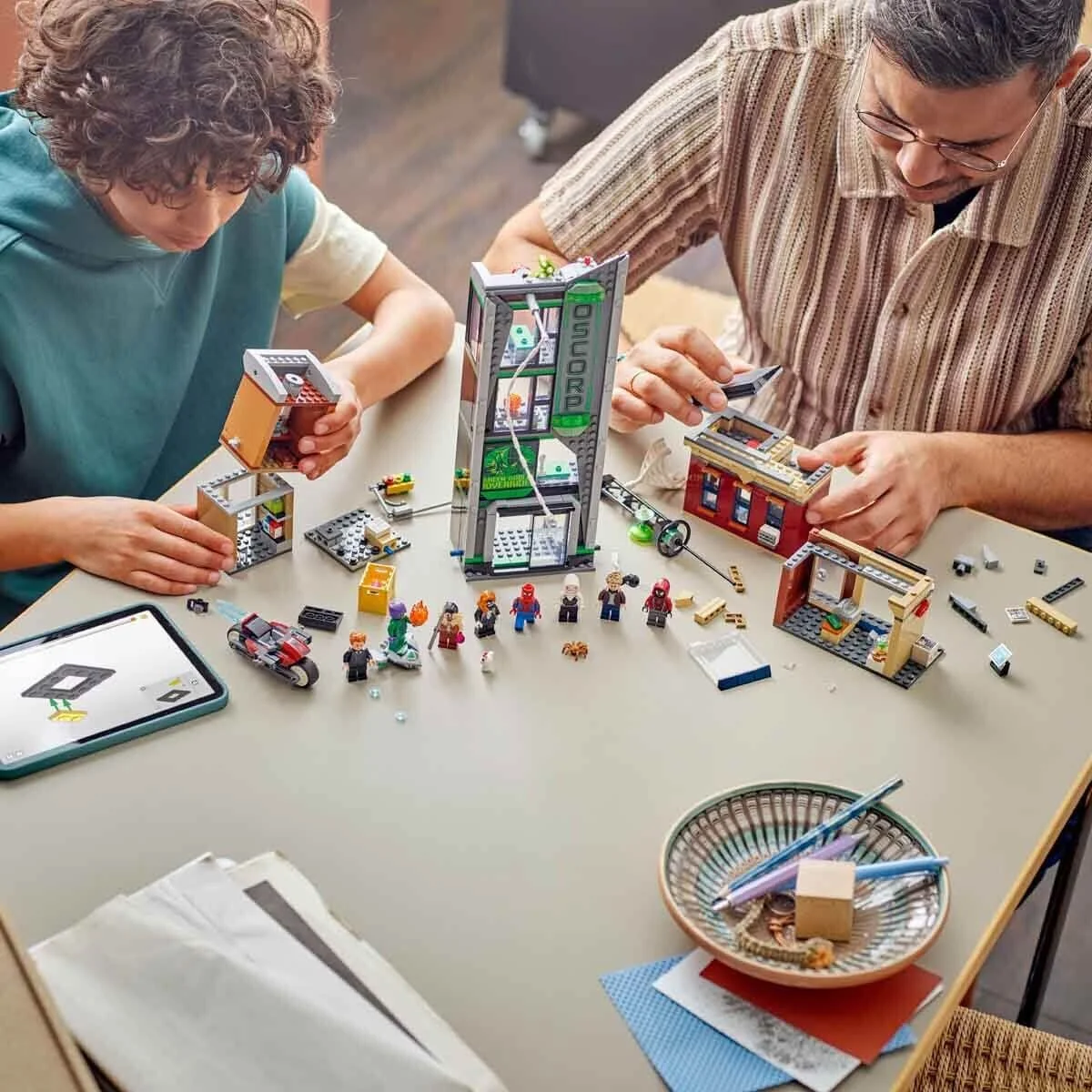 76324 Lego Marvel Örümcek Adam, Oscorpa Karşı 808 parça +10 yaş görsel 6