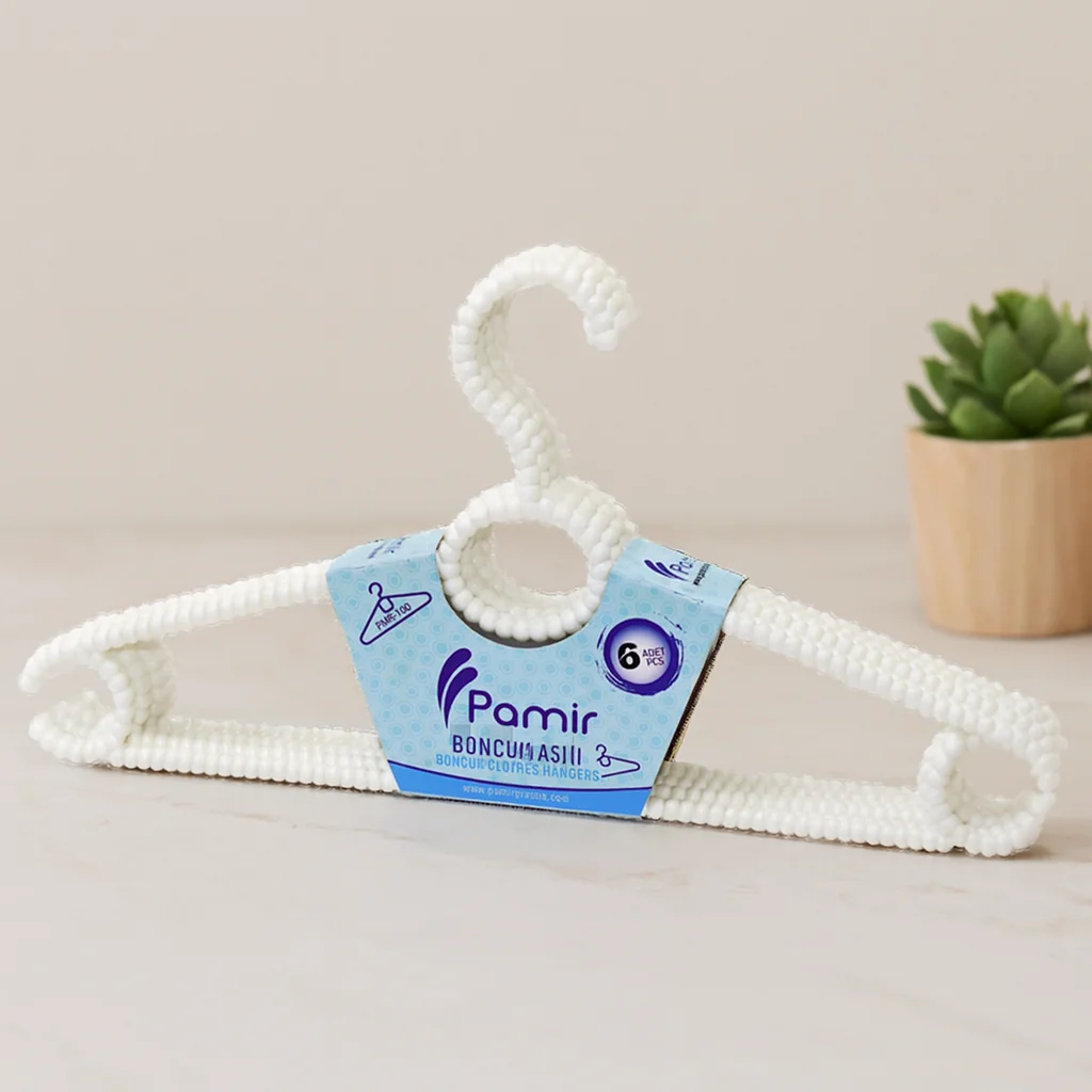 Plastik boncuklu elbise askısı