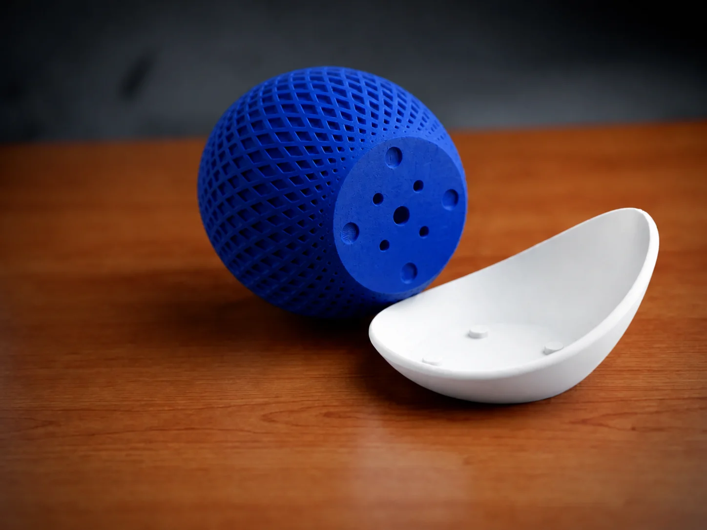 3D Baskı Küre Saksı - Kafes Dokulu İki Parçalı Dekoratif Saksı - Mavi-Beyaz görsel 2