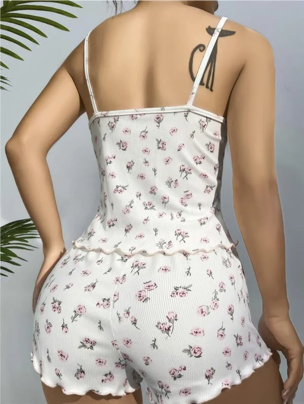 Pamuklu Beyaz Üstüne Çiçek Desen Fitilli Askılı Şortlu Pijama Takımı görsel 3
