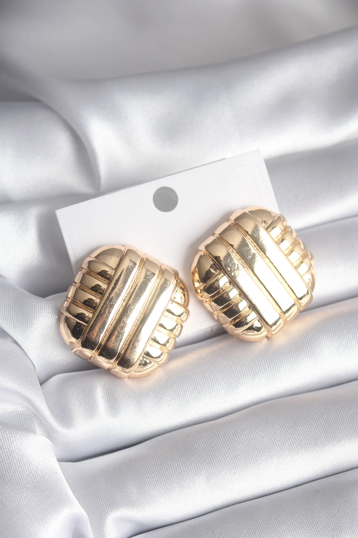 Pirinç Gold Renk İşleme Detay Kadın Küpe görsel 2