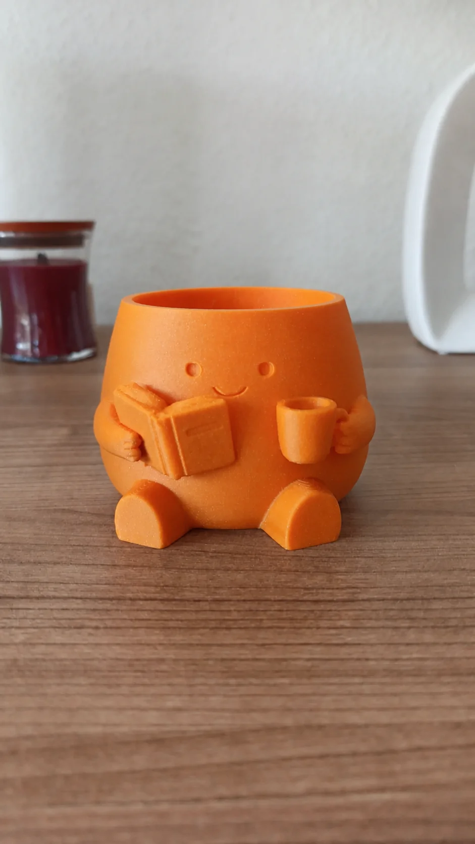 3D Baskı Kitap Okuyan Saksı - Kupa Tutan Sevimli Saksı-Turuncu görsel 2