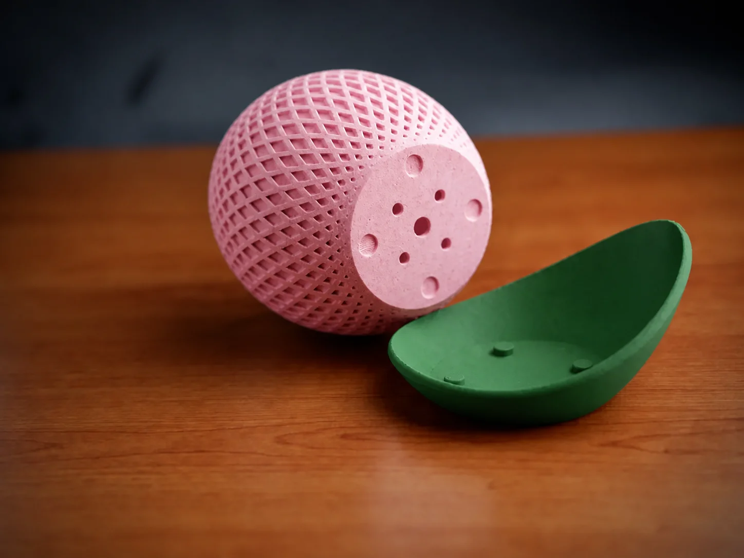3D Baskı Küre Saksı - Kafes Dokulu İki Parçalı Dekoratif Saksı - Pembe-Yeşil görsel 2