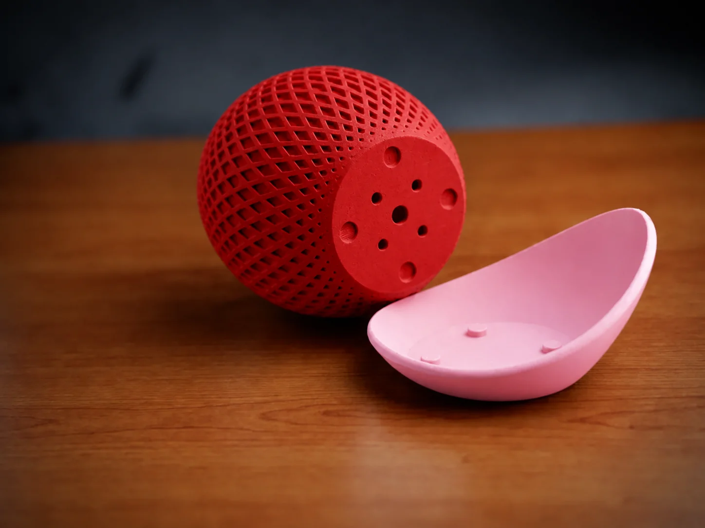3D Baskı Küre Saksı - Kafes Dokulu İki Parçalı Dekoratif Saksı - Kırmızı-Pembe görsel 2