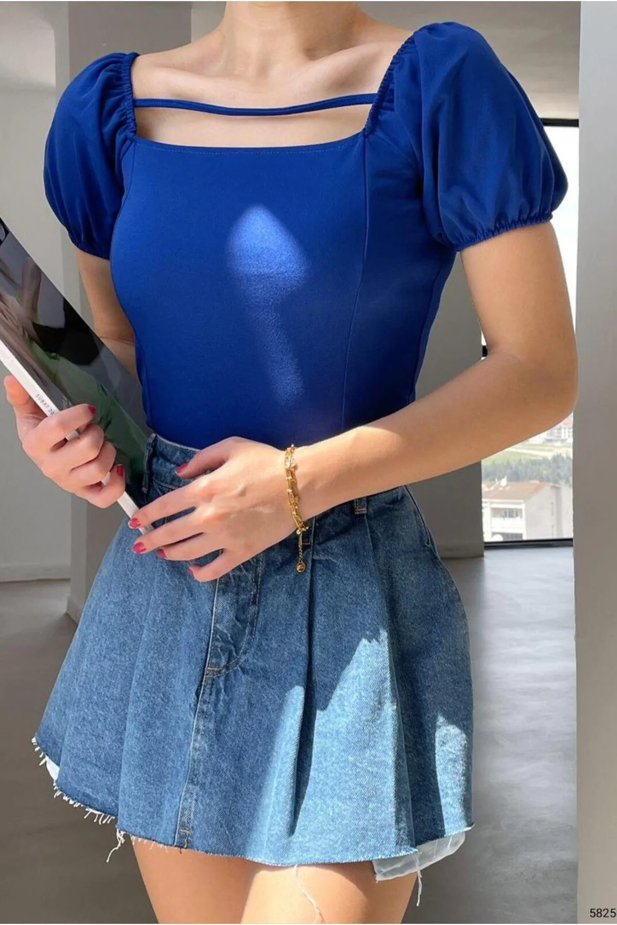 Kadın Krep Kumaş Kare Yaka Askılı Bluz görsel 2