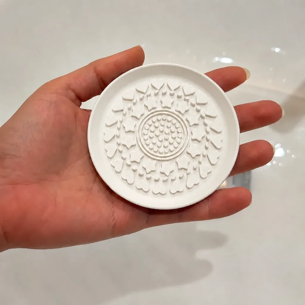 3D Baskı Makyaj Fırçası Temizleme Pedi - Desenli Aparat-Beyaz