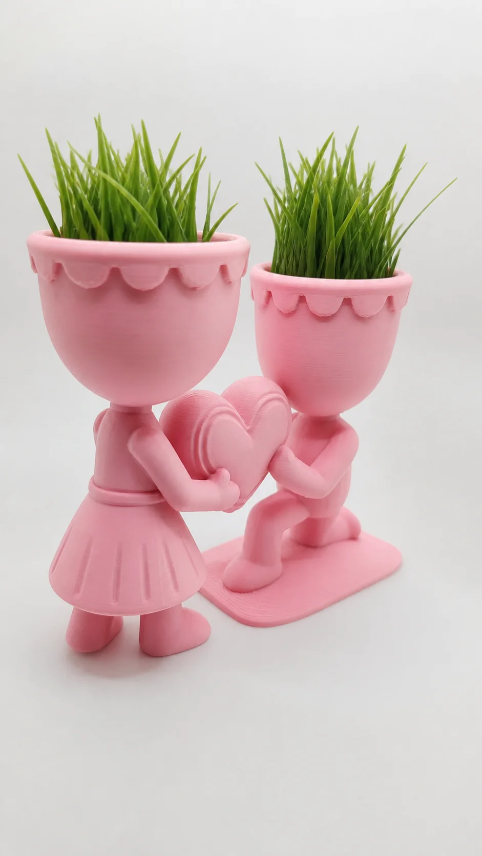 3D Baskı Aşk Saksısı - Kalp Tutan Çift Figürlü Dekoratif Saksı - Pembe görsel 2