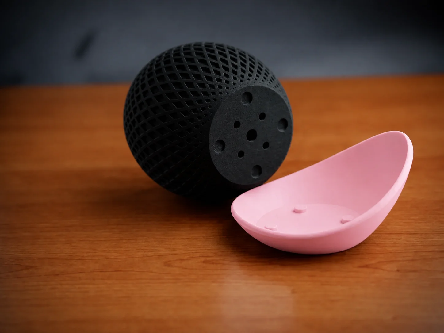 3D Baskı Küre Saksı - Kafes Dokulu İki Parçalı Dekoratif Saksı - Siyah-Pembe görsel 2