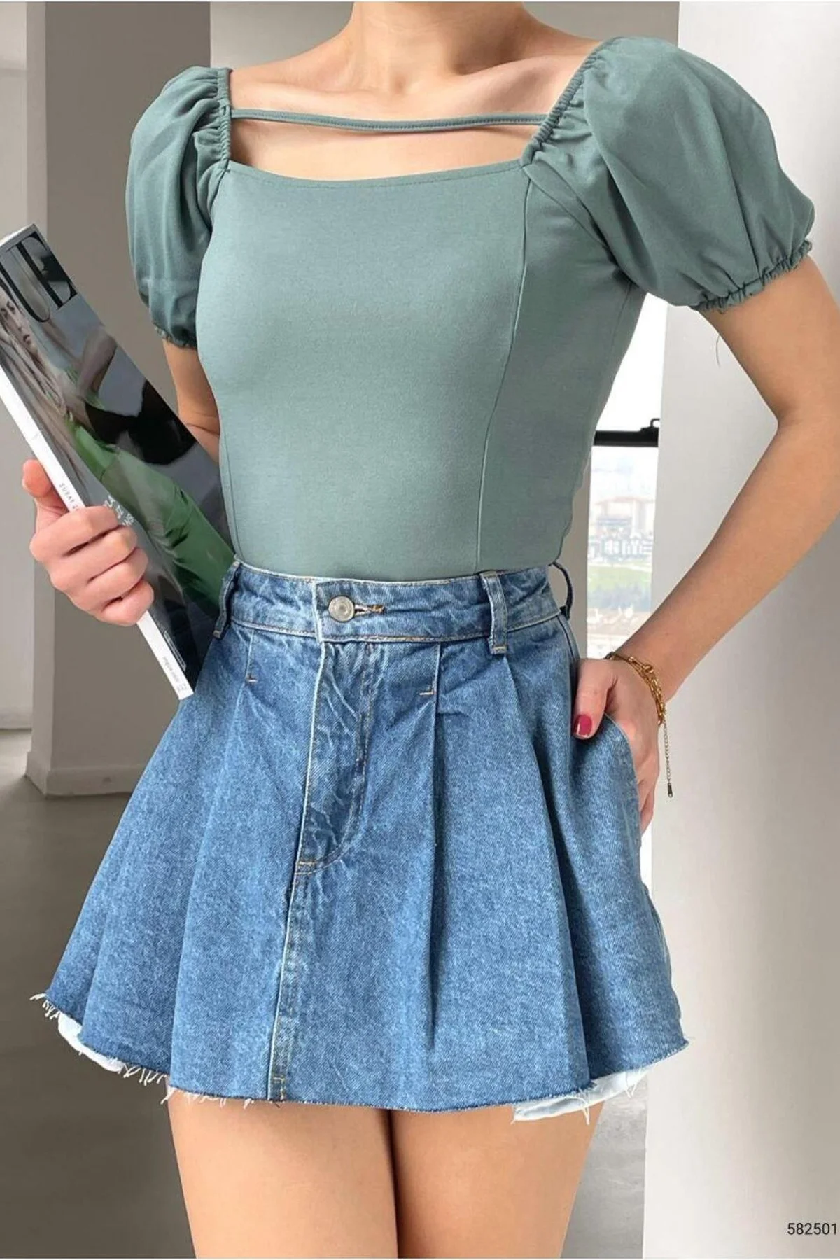 Kadın Krep Kumaş Kare Yaka Askılı Bluz