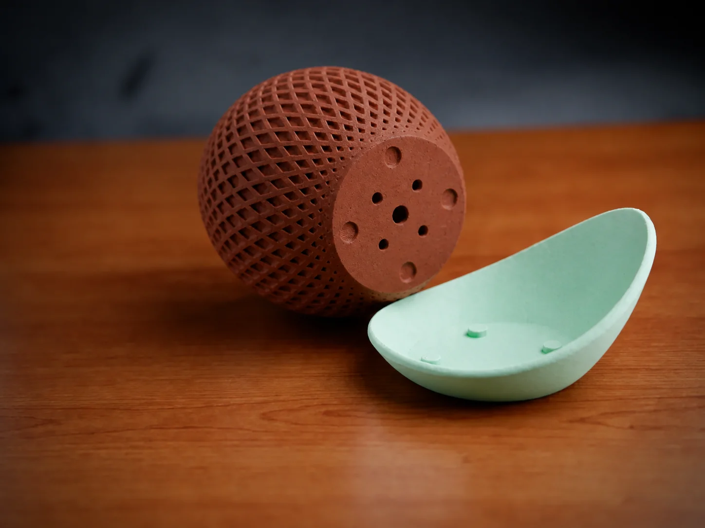 3D Baskı Küre Saksı - Kafes Dokulu İki Parçalı Dekoratif Saksı - Kahverengi-Mint görsel 2