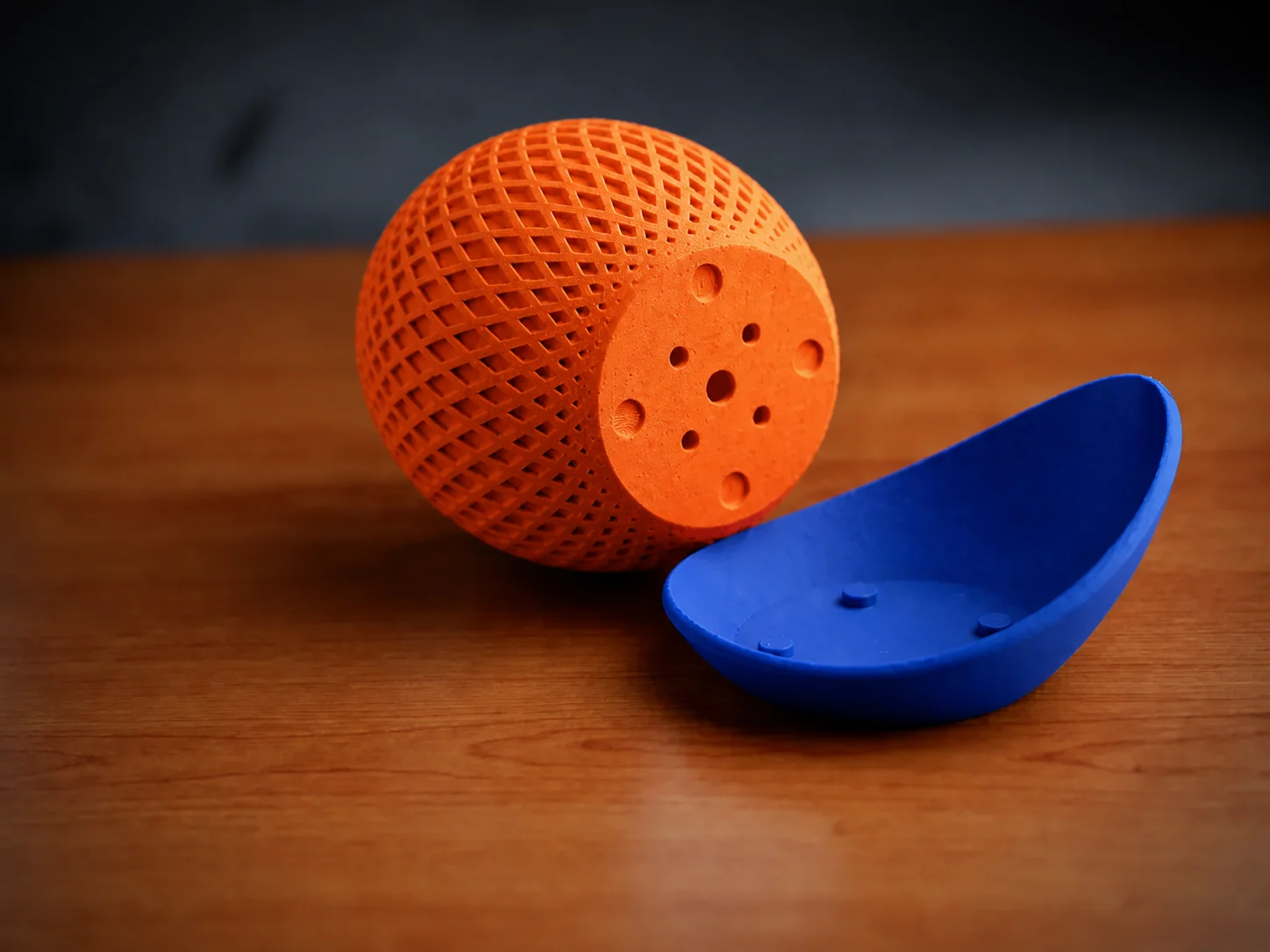 3D Baskı Küre Saksı - Kafes Dokulu İki Parçalı Dekoratif Saksı - Turuncu-Mavi görsel 2