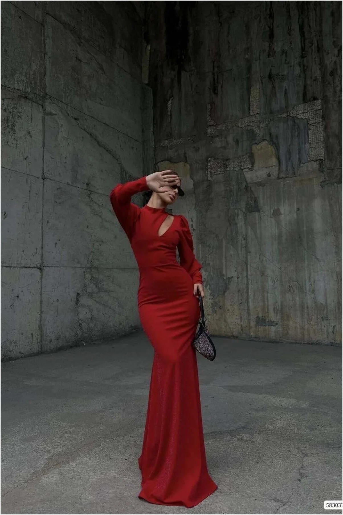 Kadın Trend Model Simli Kumaş Degaje Yaka Dekolteli Maxi Abiye Elbise görsel 2
