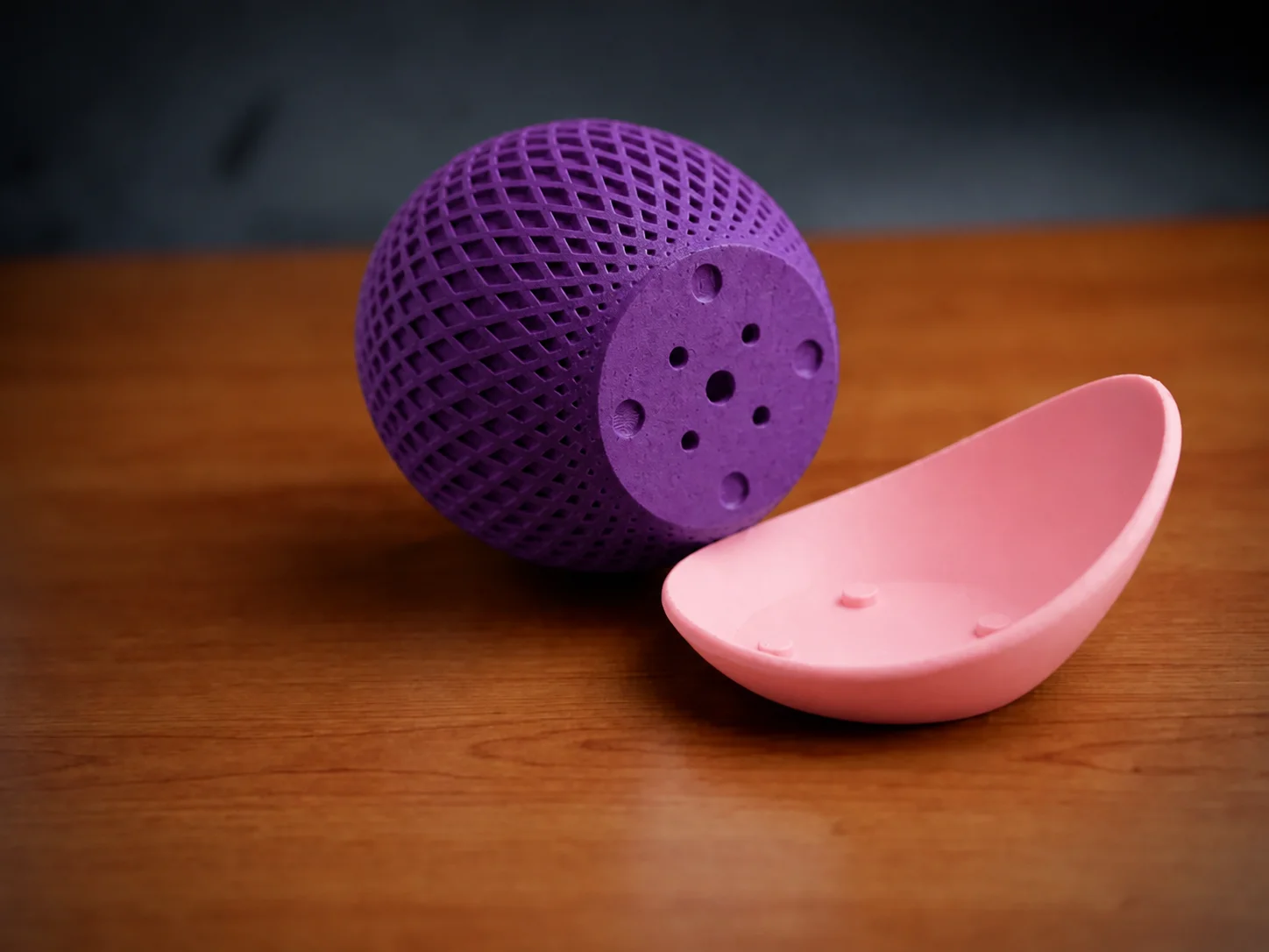 3D Baskı Küre Saksı - Kafes Dokulu İki Parçalı Dekoratif Saksı - Mor-Pembe görsel 2