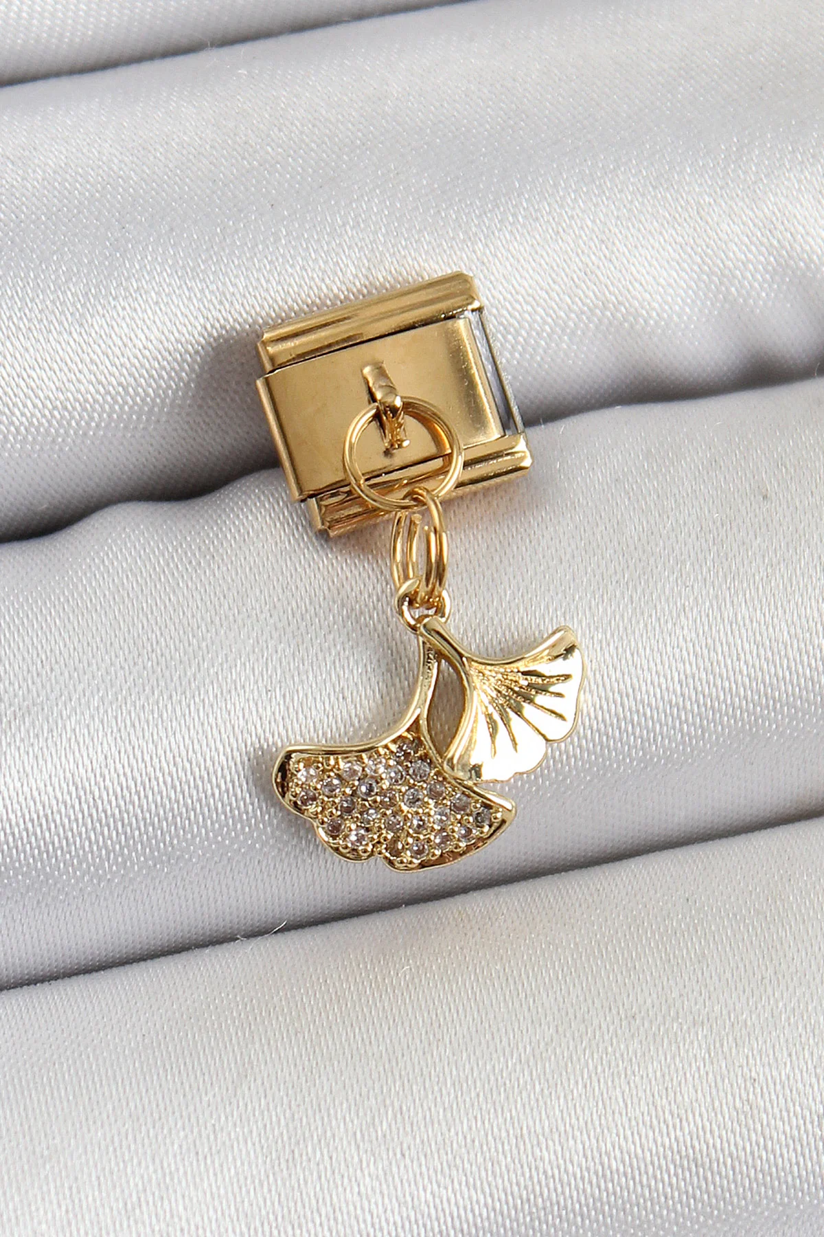 316L Çelik Sallantılı Zirkon Taşlı Balık Kuyruğu Model Gold Renk Nonation Charm