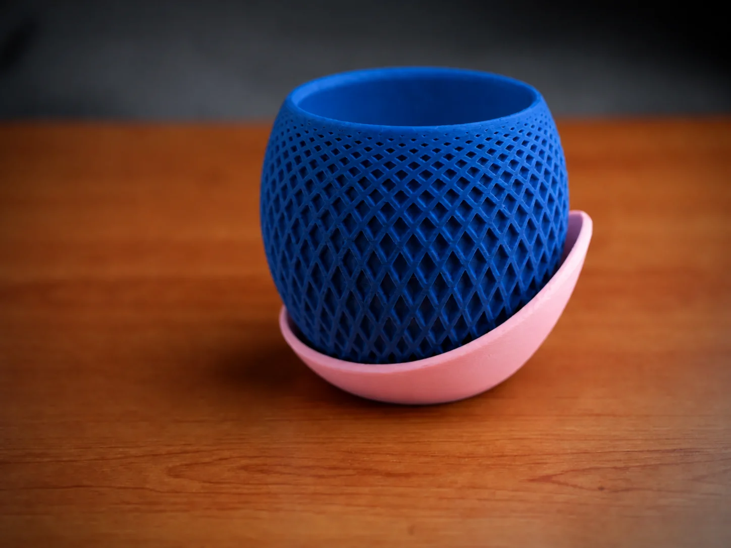 3D Baskı Küre Saksı - Kafes Dokulu İki Parçalı Dekoratif Saksı - Mavi-Pembe