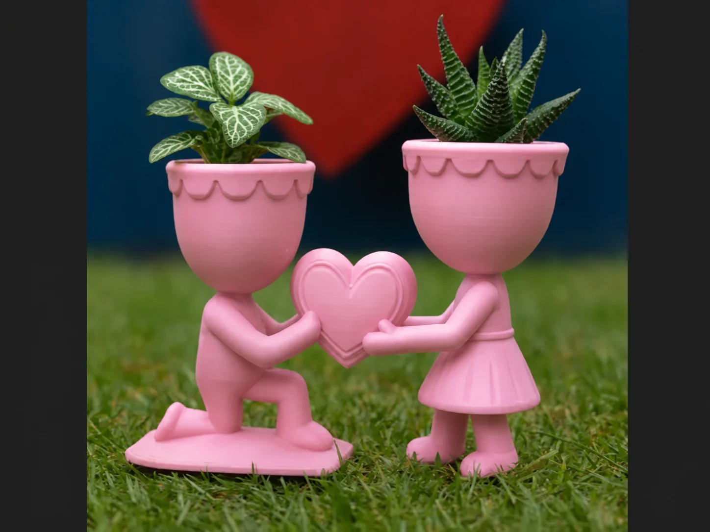 3D Baskı Aşk Saksısı - Kalp Tutan Çift Figürlü Dekoratif Saksı - Pembe