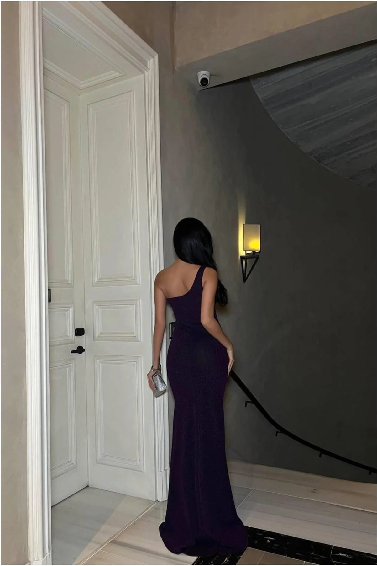 Kadın Minimal Tasarım Simli Kumaş Tek Omuz Yırtmaçlı Abiye Elbise