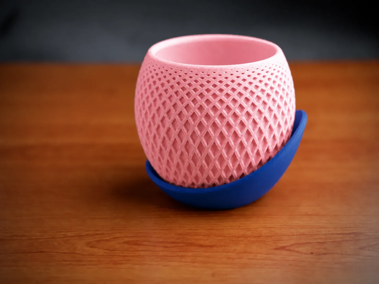 3D Baskı Küre Saksı - Kafes Dokulu İki Parçalı Dekoratif Saksı - Pembe-Mavi