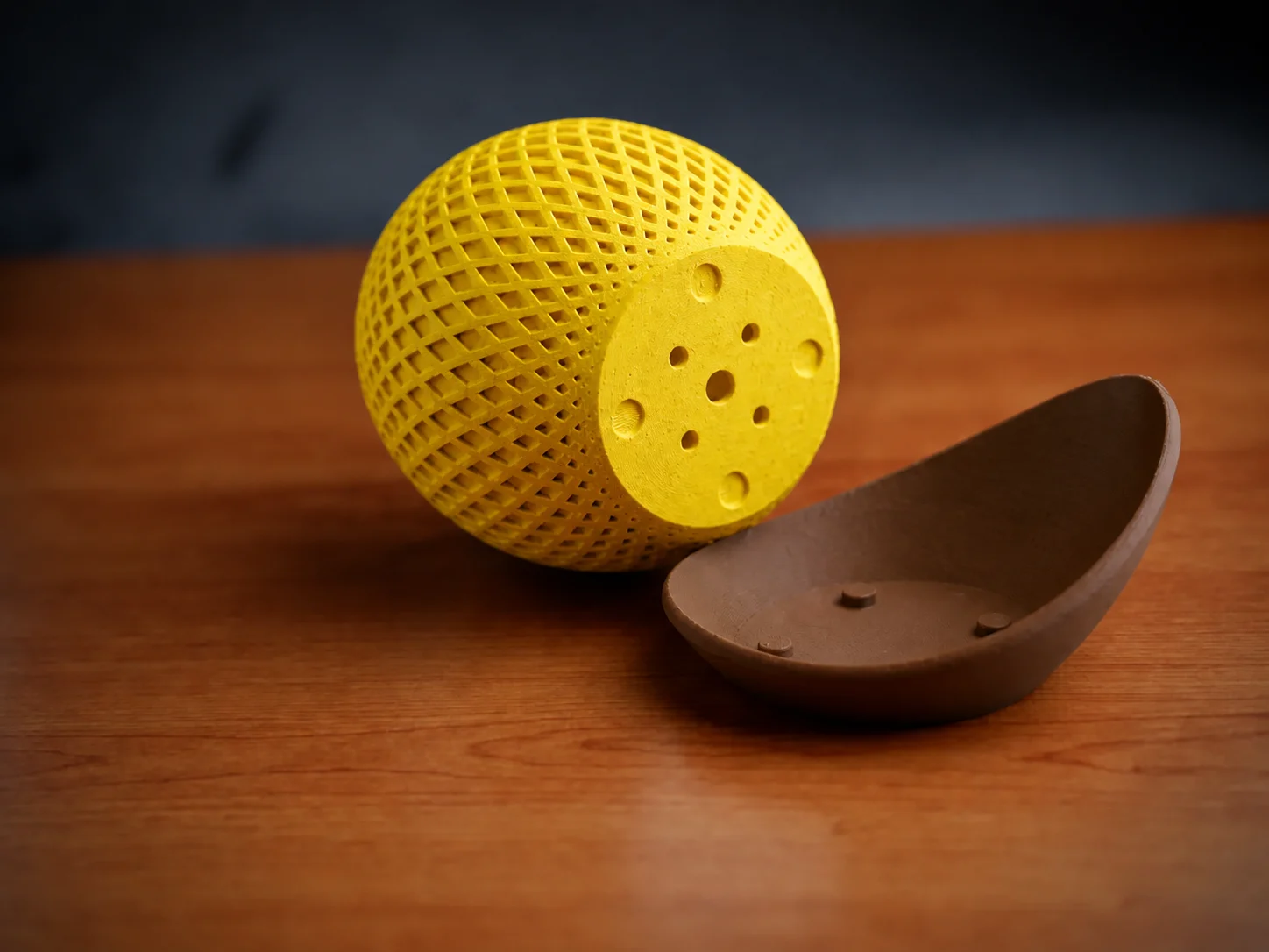 3D Baskı Küre Saksı - Kafes Dokulu İki Parçalı Dekoratif Saksı - Sarı-Kahverengi görsel 2
