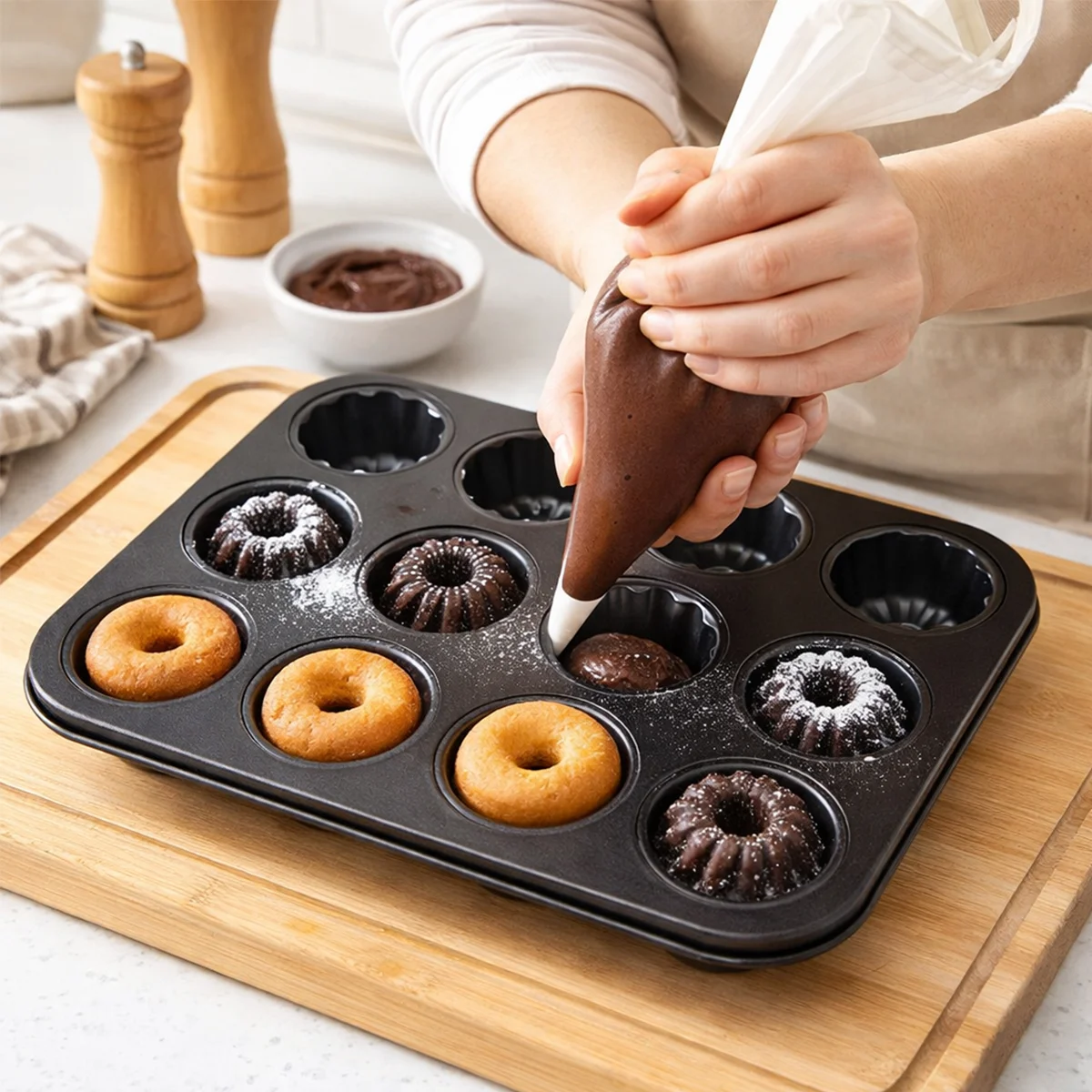 12 Gözlü Metal Muffin Kek Kalıbı - Siyah görsel 4