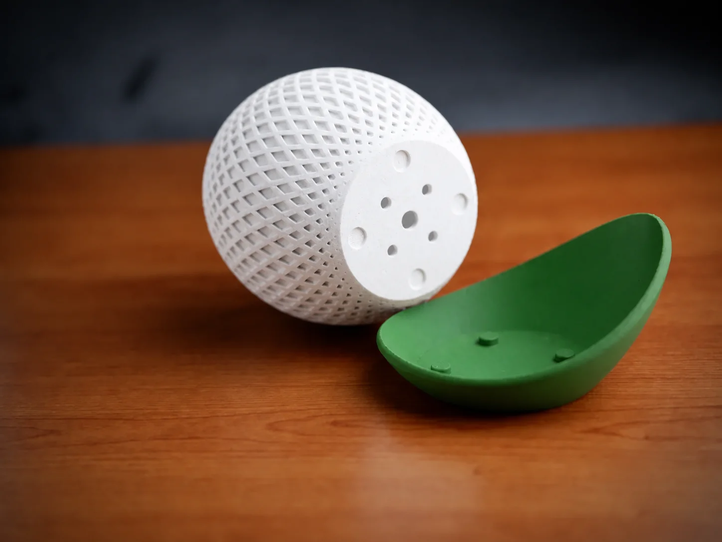 3D Baskı Küre Saksı - Kafes Dokulu İki Parçalı Dekoratif Saksı - Beyaz-Yeşil görsel 2