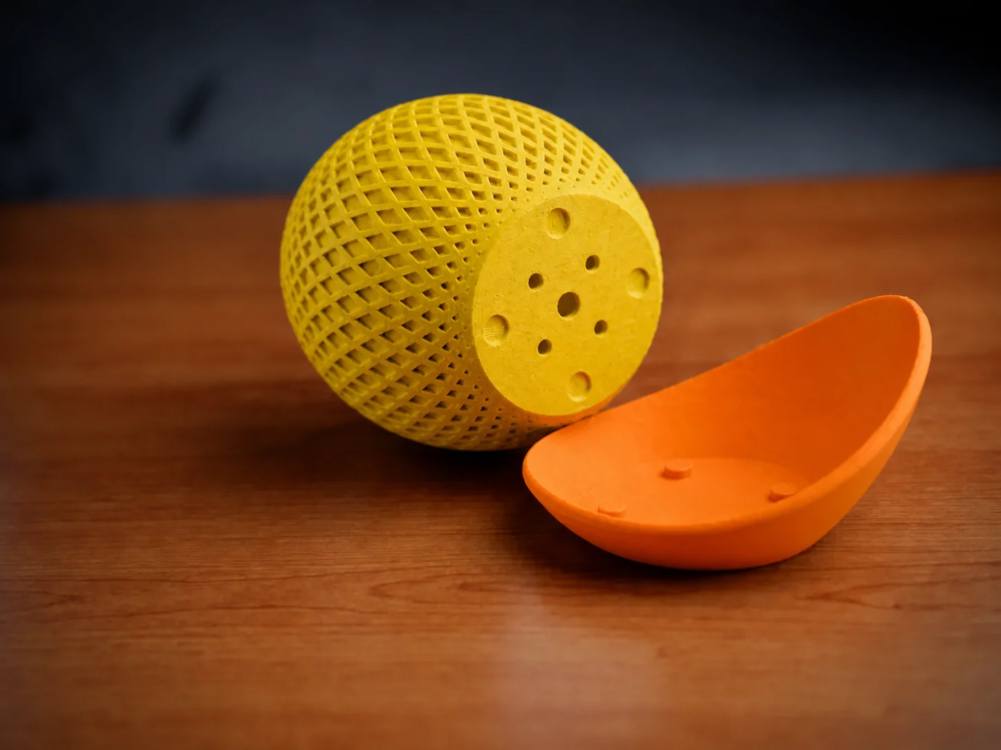 3D Baskı Küre Saksı - Kafes Dokulu İki Parçalı Dekoratif Saksı - Sarı-Turuncu görsel 2