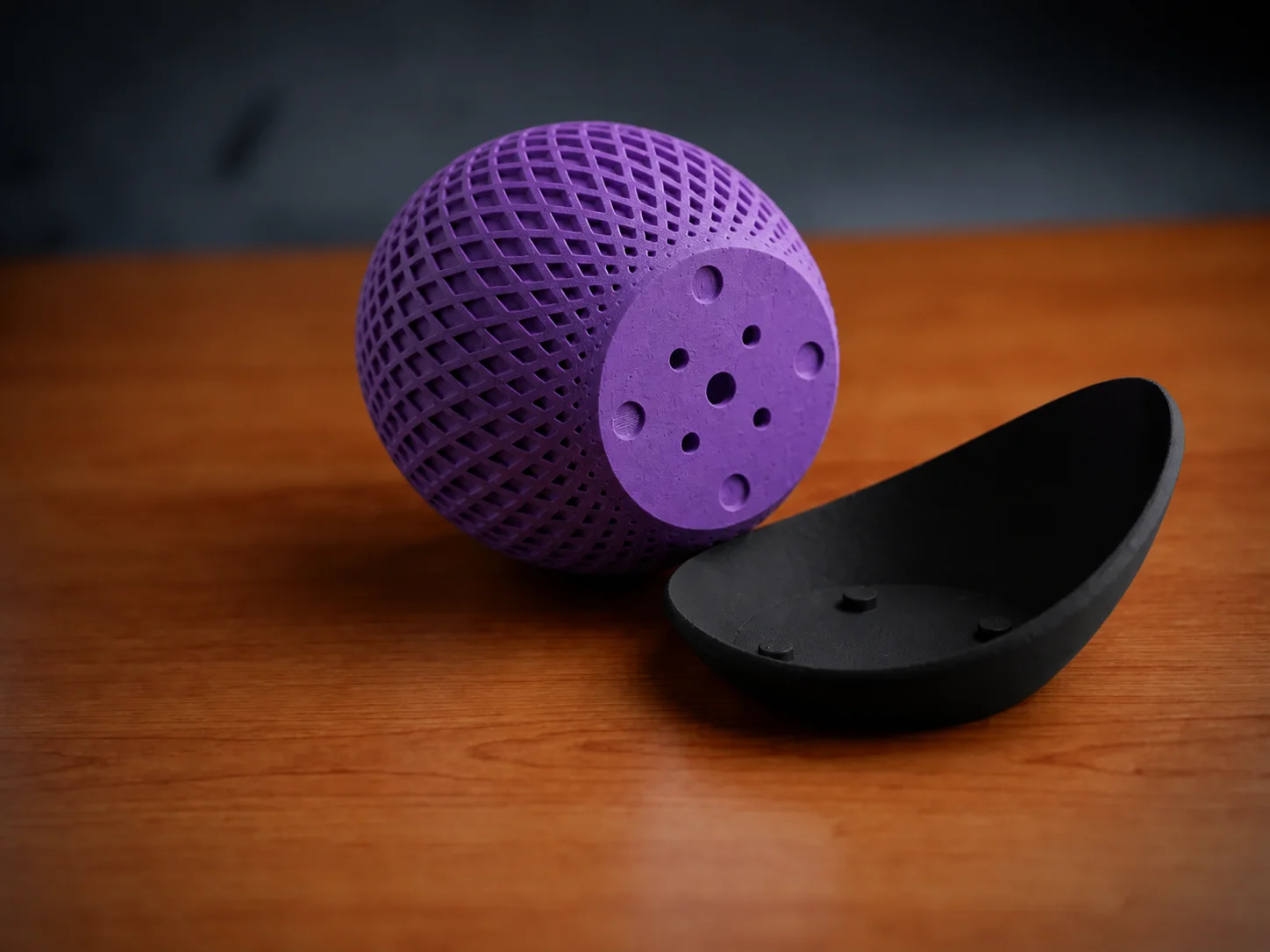 3D Baskı Küre Saksı - Kafes Dokulu İki Parçalı Dekoratif Saksı - Mor-Siyah görsel 2