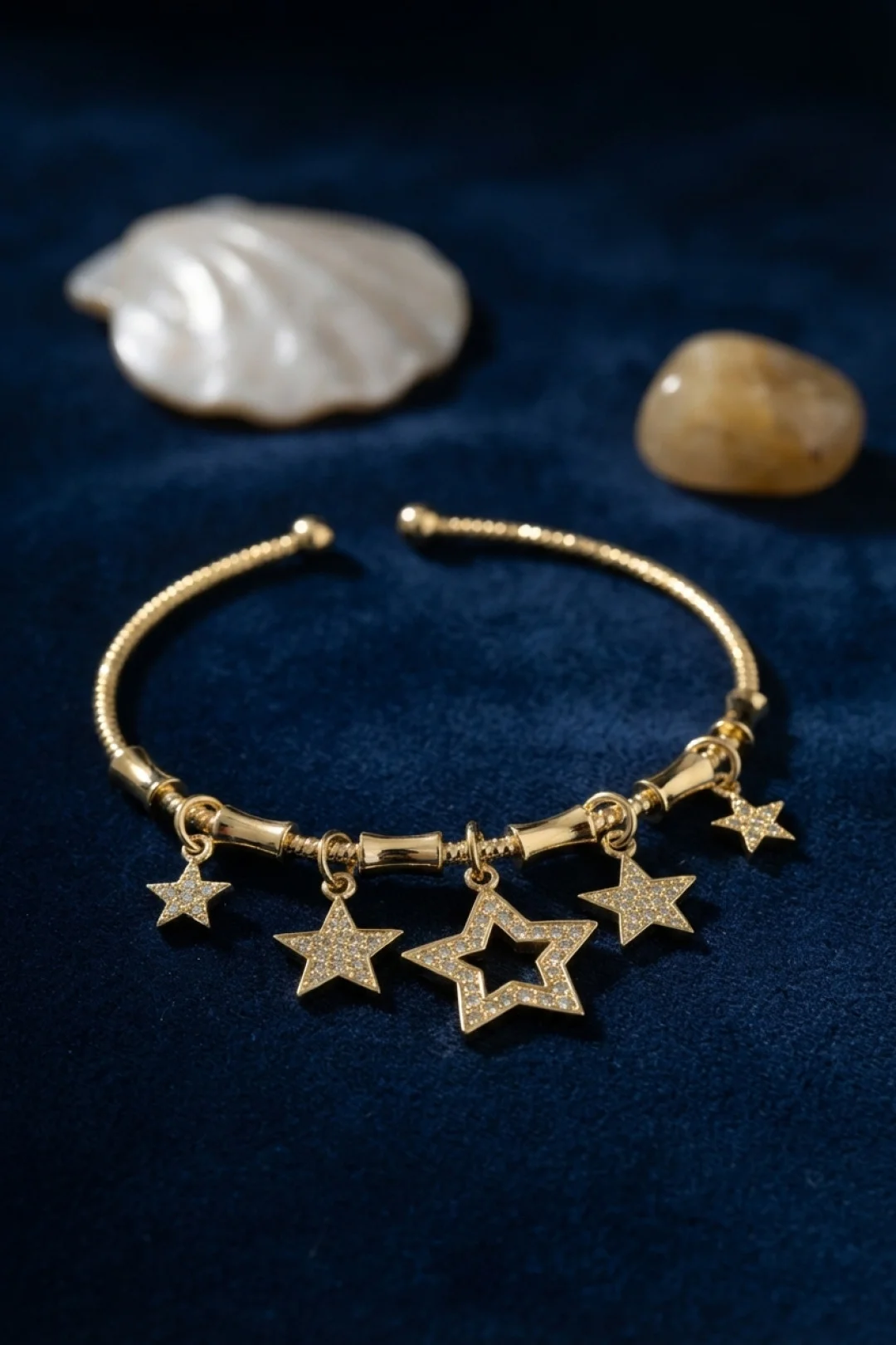 Pirinç Gold Renk YSX Yıldız Model Charmlı Bileklik