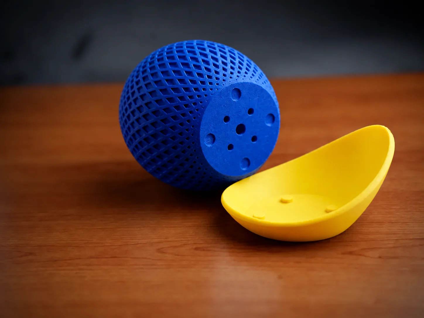 3D Baskı Küre Saksı - Kafes Dokulu İki Parçalı Dekoratif Saksı - Mavi-Sarı görsel 2