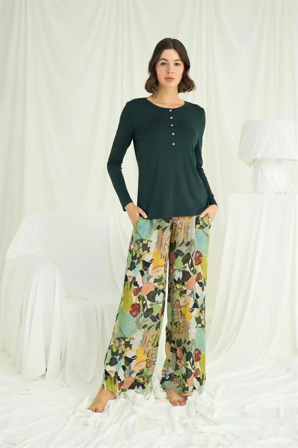 Çiçek ve Yaprak Desenli Pijama Takımı görseli