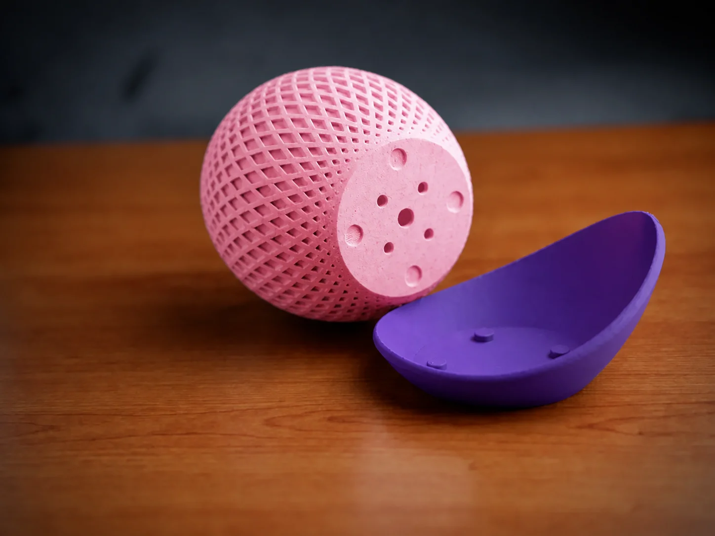 3D Baskı Küre Saksı - Kafes Dokulu İki Parçalı Dekoratif Saksı - Pembe-Mor görsel 2