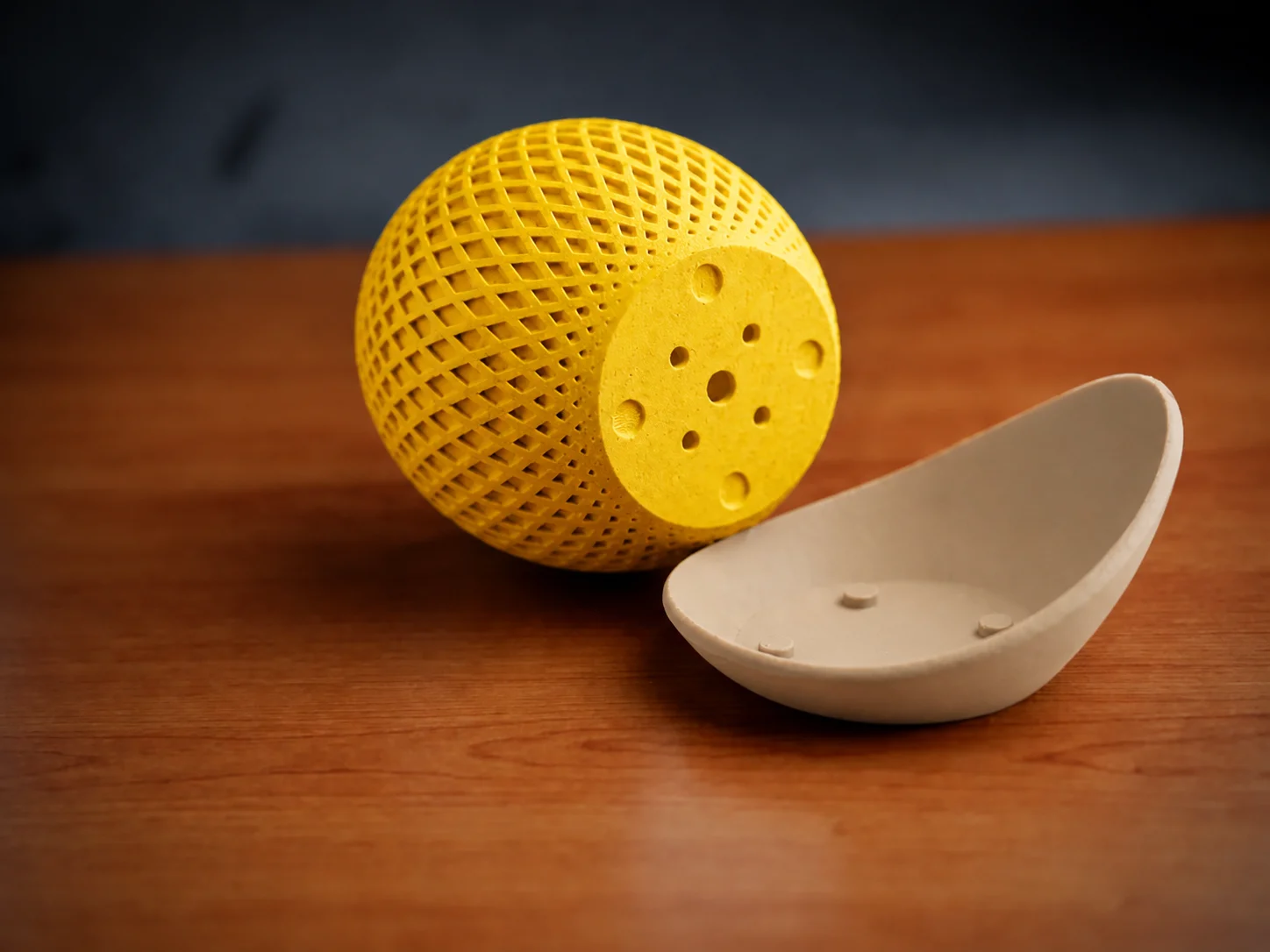 3D Baskı Küre Saksı - Kafes Dokulu İki Parçalı Dekoratif Saksı - Sarı-Bej görsel 2