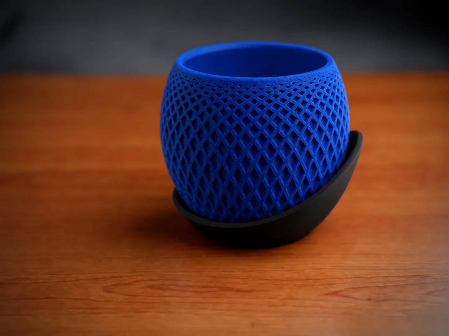 3D Baskı Küre Saksı - Kafes Dokulu İki Parçalı Dekoratif Saksı - Mavi-Siyah