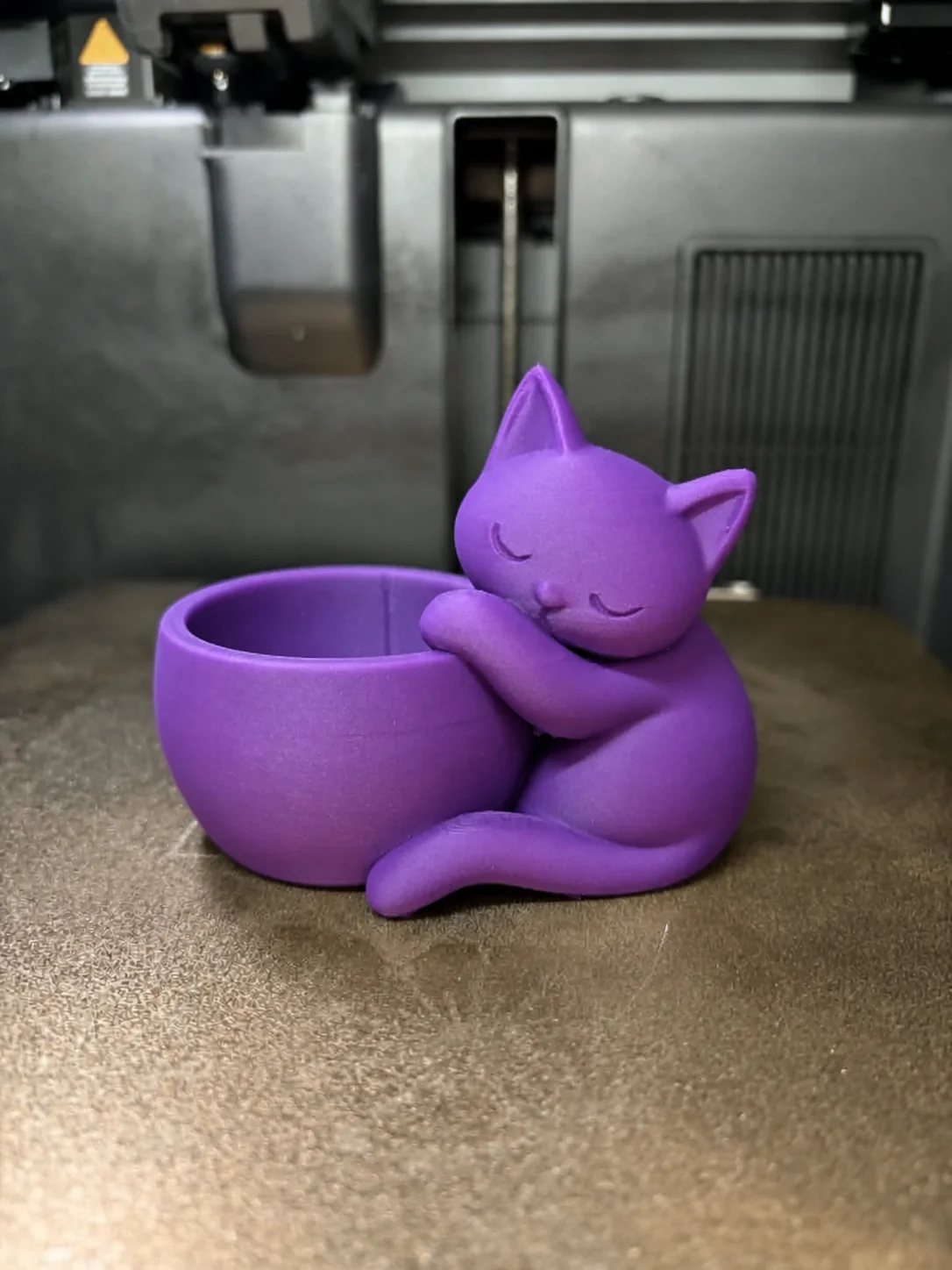 3D Baskı Sarılan Kedi Saksı - Sevimli Dekoratif Saksı - Mor görsel 2