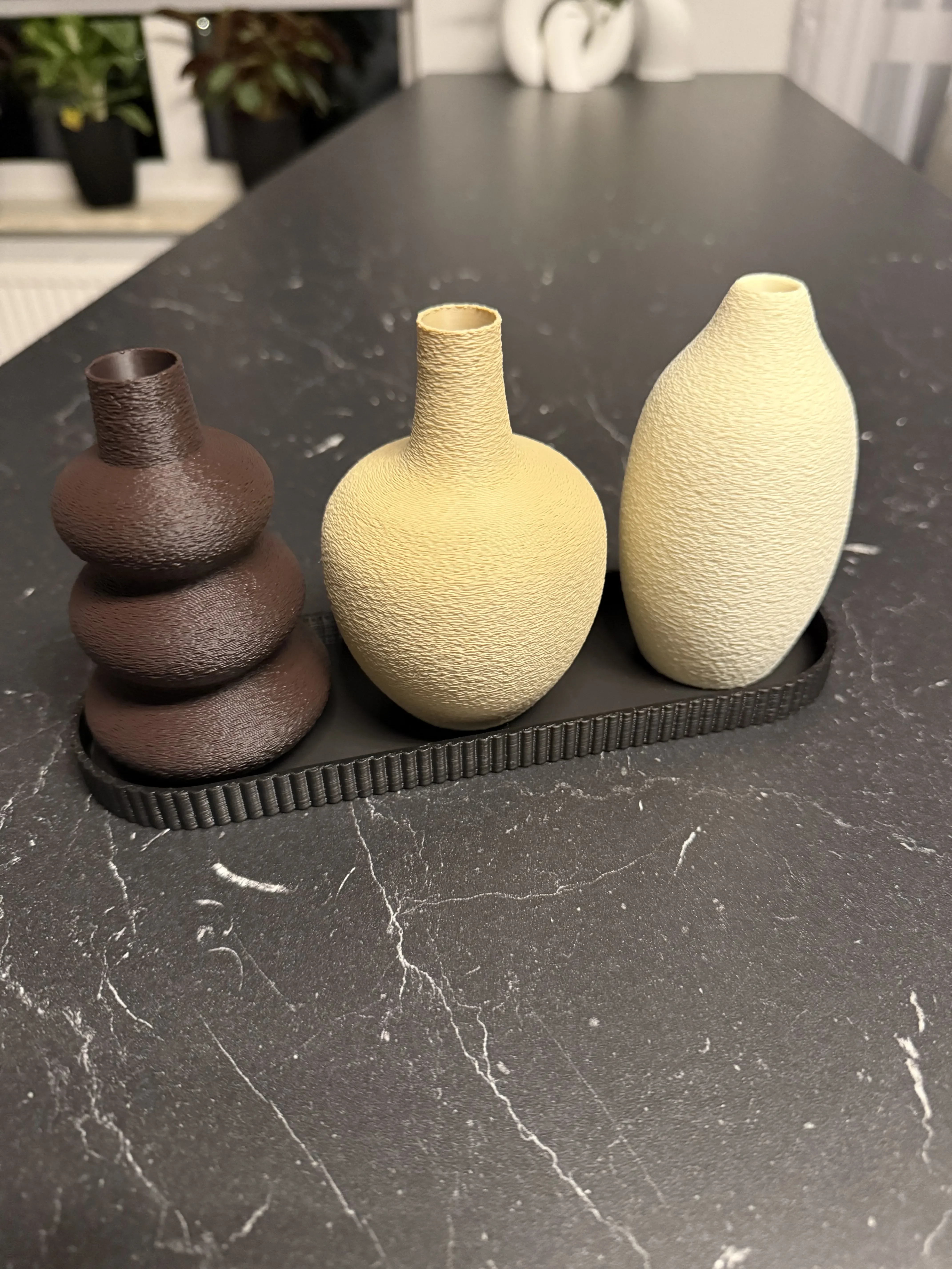 3D Baskı 3lü Dekoratif Vazo Seti ve Sunum Tepsisi - Modern Minimalist Masa Dekoru görsel 3