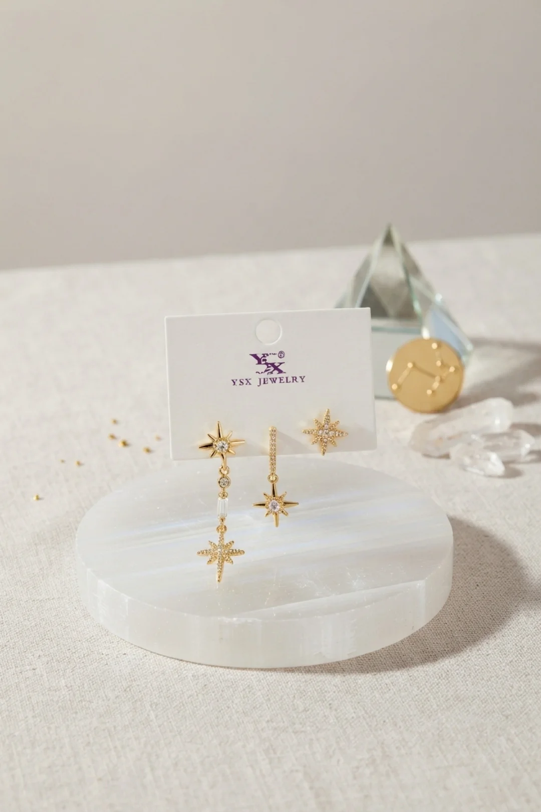 Pirinç Gold Renk Zirkon Taşlı Kutup Yıldızı Model Kadın Küpe Seti