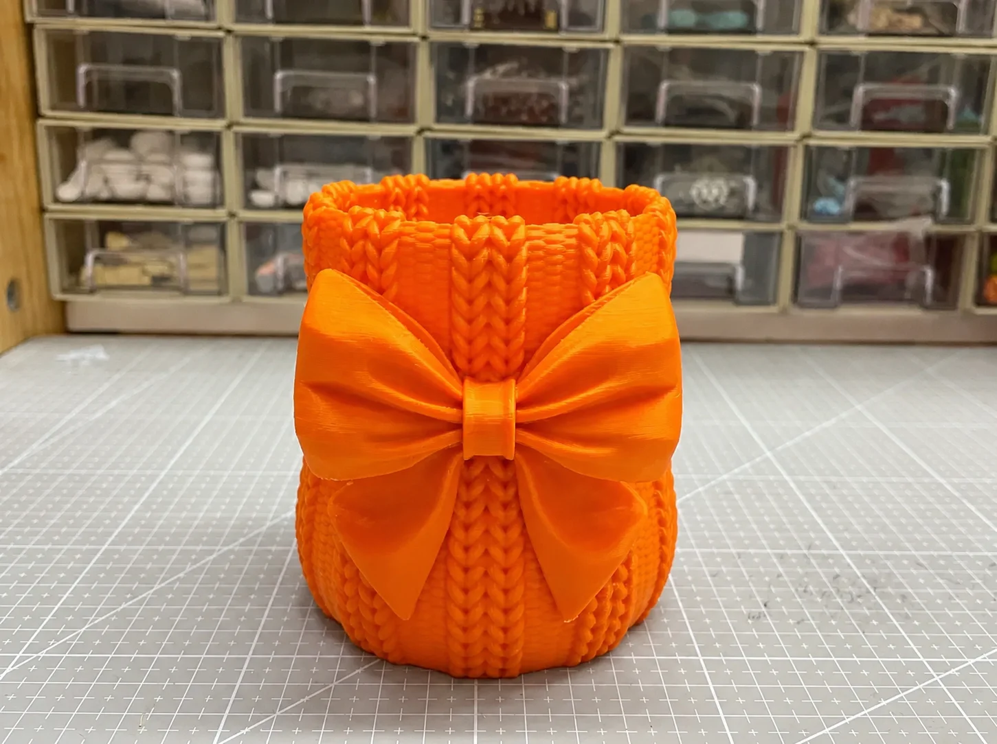 3D Baskı Fiyonklu Örgü Vazo - Dekoratif Çiçeklik-Turuncu görsel 2