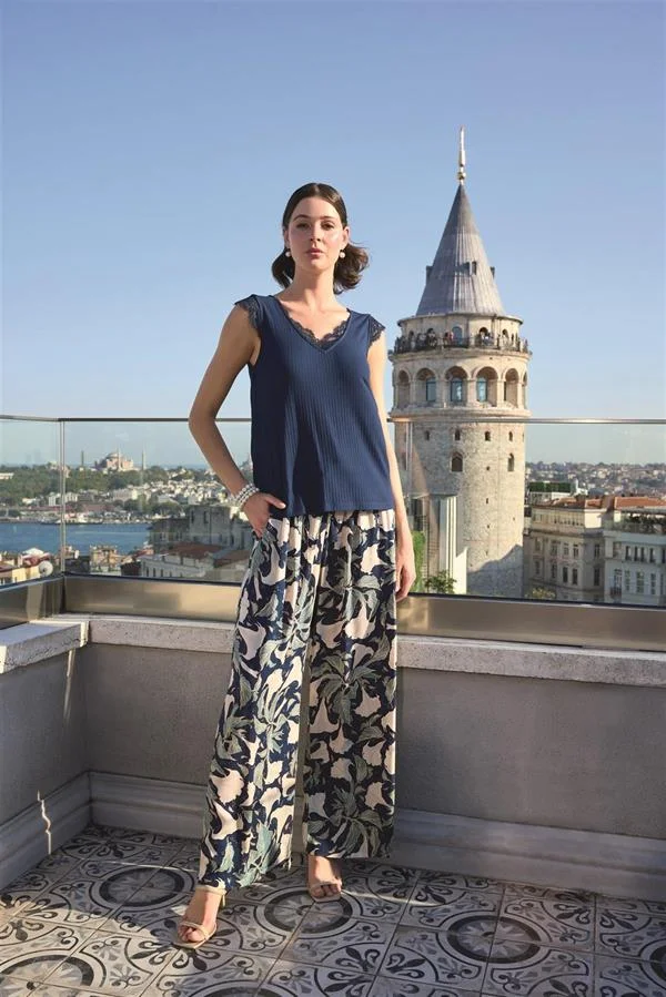 Yaprak Desenli ve Dantelli 3'lü Pijama Takımı görseli