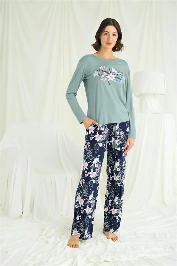 Çiçek ve Yaprak Desenli Baskılı Pijama Takımı görseli