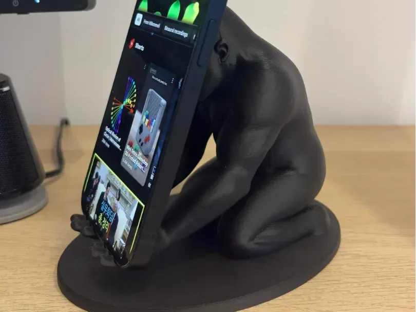 3D Baskı Goril Telefon Tutucu - Kaslı Goril Masaüstü Telefon Standı-Siyah