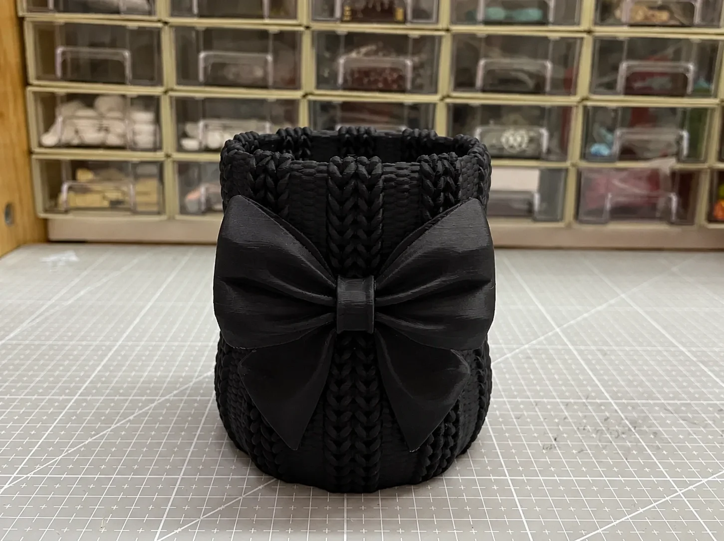 3D Baskı Fiyonklu Örgü Vazo - Dekoratif Çiçeklik-Siyah görsel 2