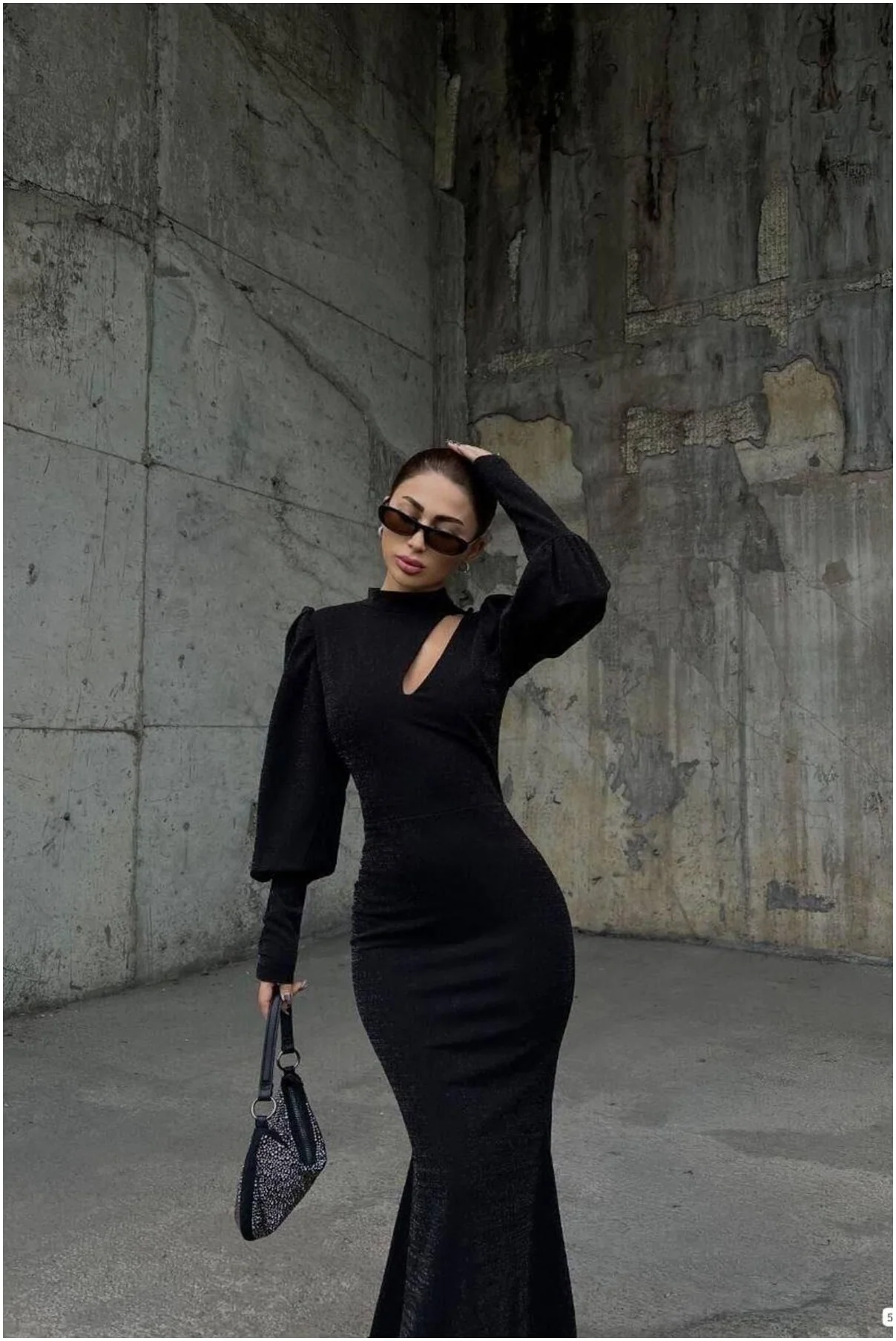 Kadın Trend Model Simli Kumaş Degaje Yaka Dekolteli Maxi Abiye Elbise görsel 3